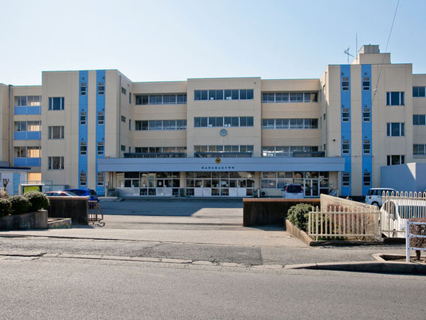 流山市三輪野山１丁目の土地の小学校画像