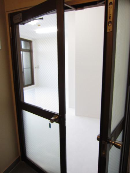 旭ビルの玄関画像