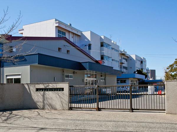 流山サンテラスの小学校画像