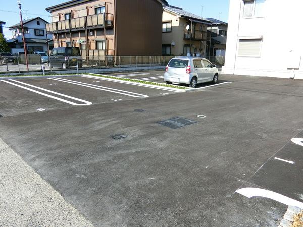 ラヴィベル彦根の駐車場画像