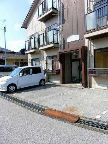 メゾンソレイユの駐車場画像