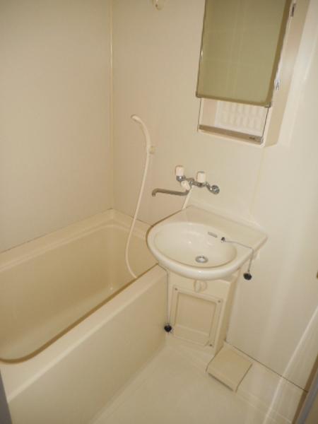 ハイツモンテBのバス画像