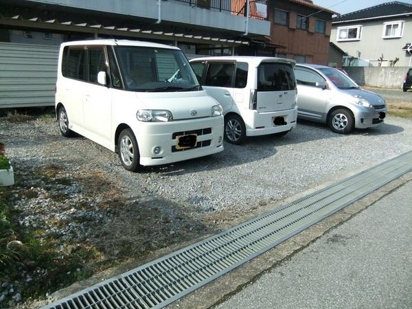 彦根市後三条町のアパートの駐車場画像