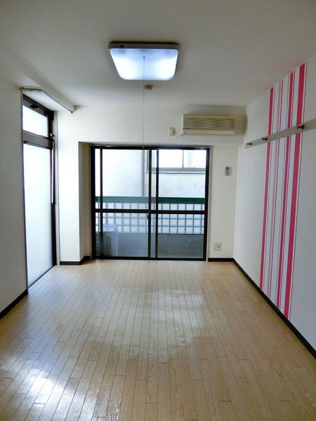 エルミナフラット後三条のリビング画像