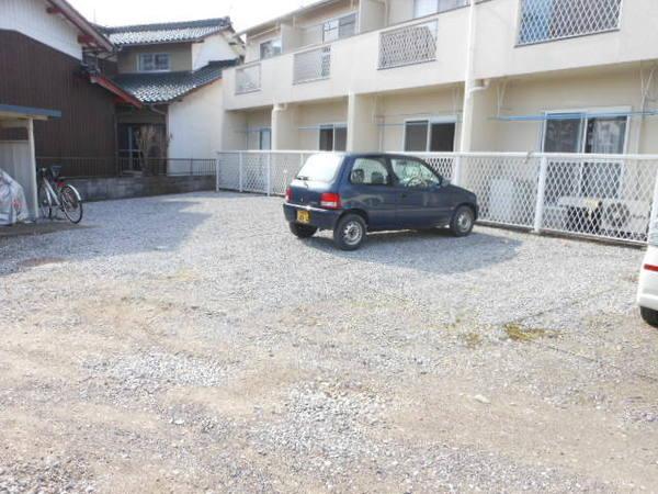 コーポヒマラヤの駐車場画像