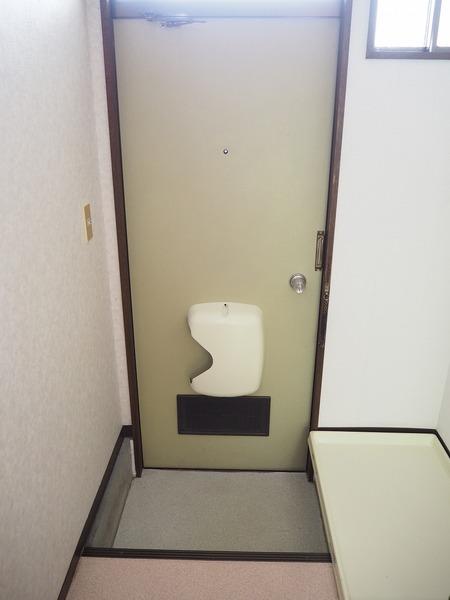 彦根市開出今町のアパートの玄関画像