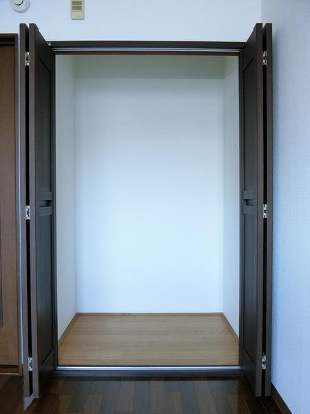 ホワイトハイツの収納画像