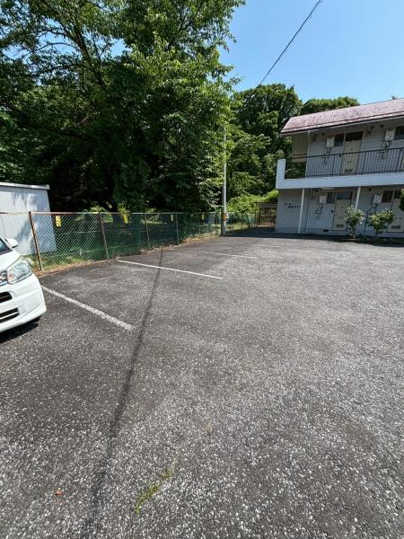 コーポ・ポロウニアの駐車場画像