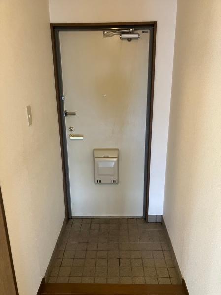 ロイヤルパレスの玄関画像