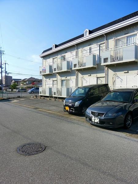 ウイステリアコーポの駐車場画像