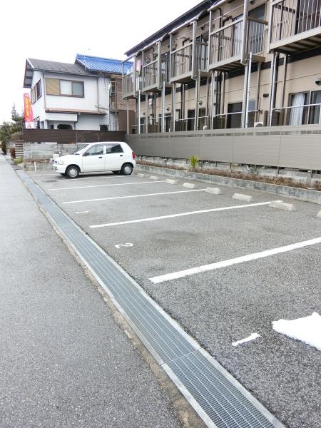 プレステージ後三条の駐車場画像