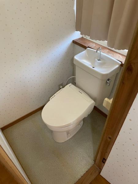 彦根市八坂町のアパートのトイレ画像