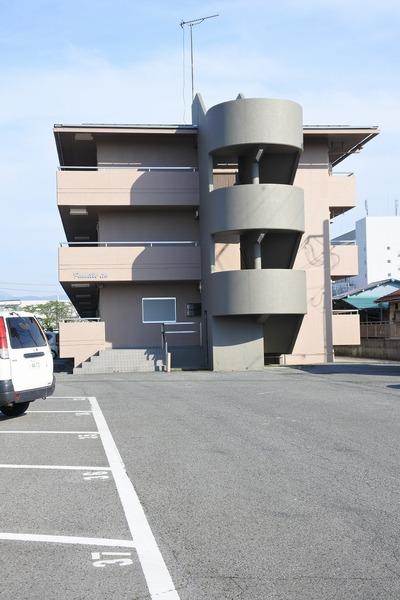 ファミール伊藤の駐車場画像