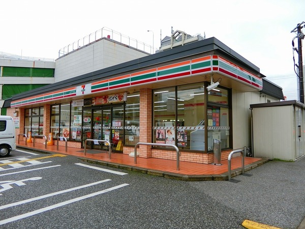 彦根市駅東町の貸家のコンビニ画像