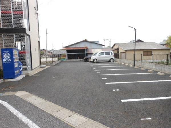 リベラル南彦根の駐車場画像