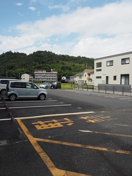 ロイヤルパレスの駐車場画像