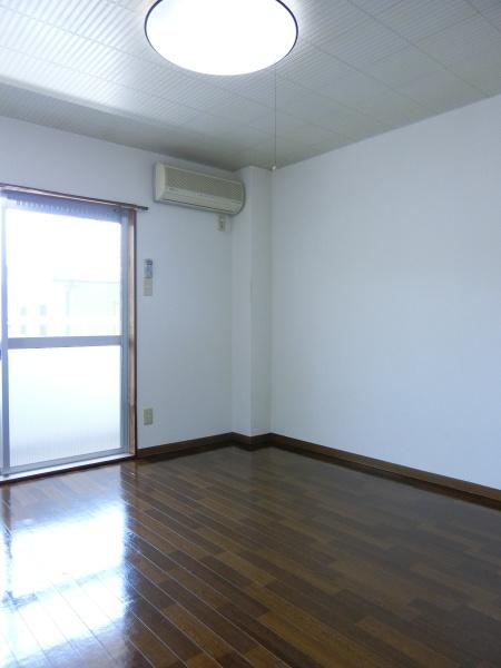 ホワイトハイツの洋室画像