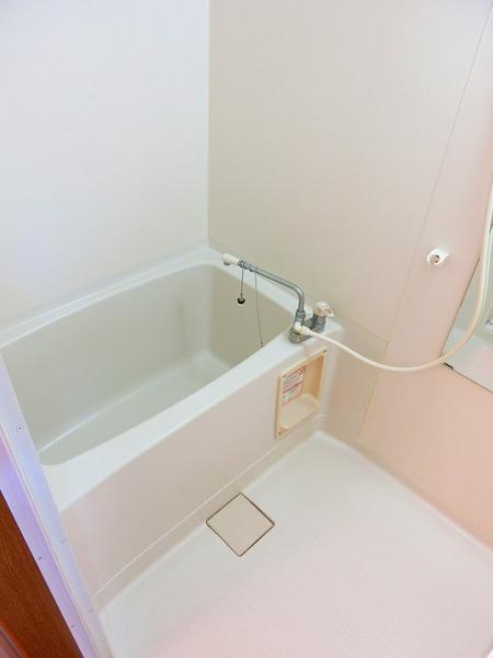 彦根市後三条町のマンションのバス画像