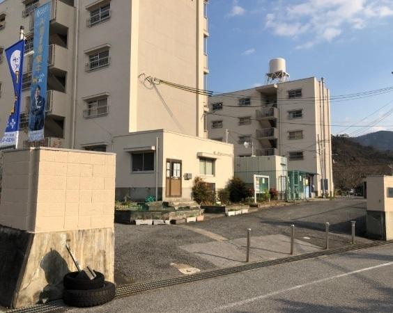 彦根市鳥居本町のマンションのエントランス画像
