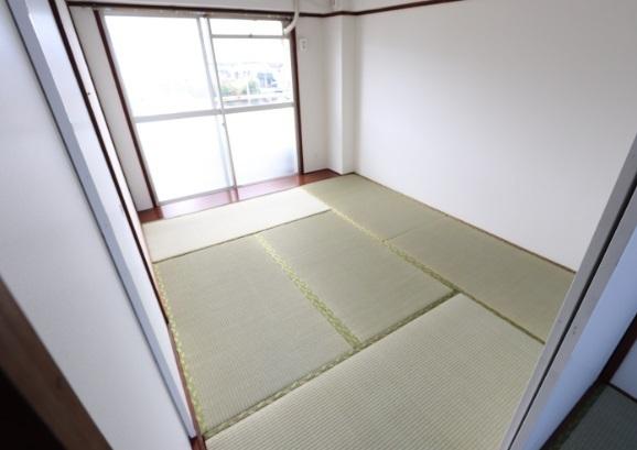彦根市鳥居本町のマンションのリビング画像