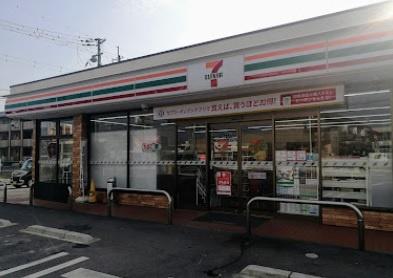 愛知郡愛荘町平居の倉庫のコンビニ画像