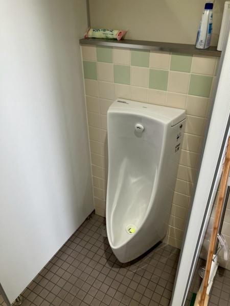 愛知郡愛荘町平居の倉庫のトイレ画像