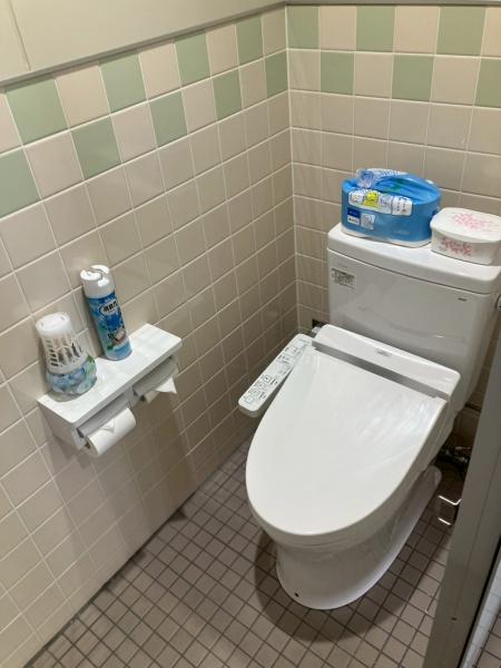 愛知郡愛荘町平居の倉庫のトイレ画像