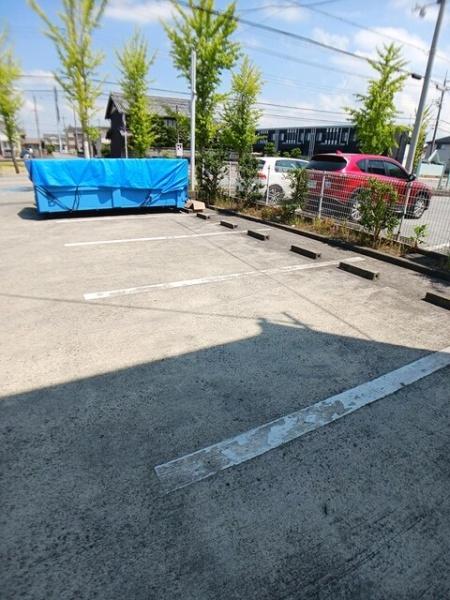 米原市倉庫付事務所の駐車場画像