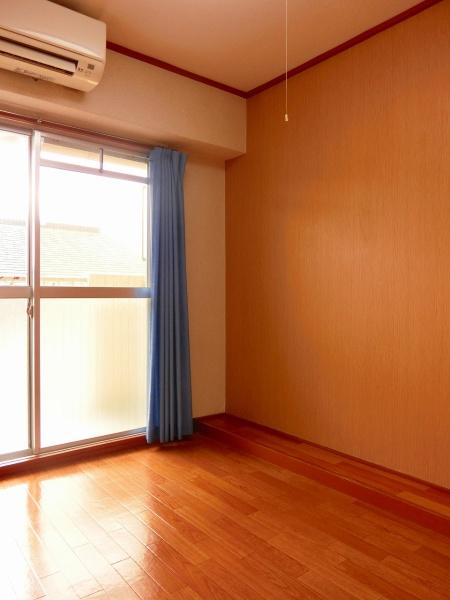 シャトル城町のリビング画像