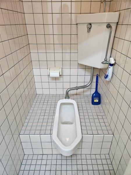 彦根市平田町の事務所のトイレ画像