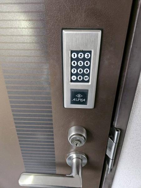 彦根市平田町の事務所の玄関画像