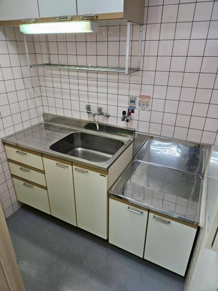 彦根市平田町の事務所のキッチン画像