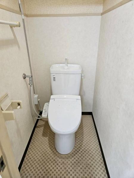 彦根市平田町の事務所のトイレ画像
