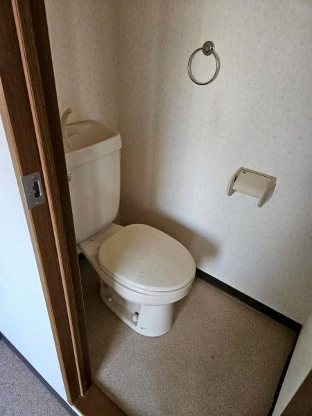 彦根市後三条町の事務所のトイレ画像