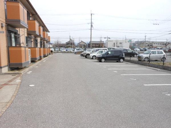 サンローズ　Ａ棟の駐車場画像