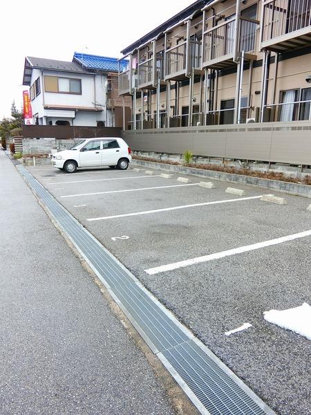 プレステージ後三条の駐車場画像