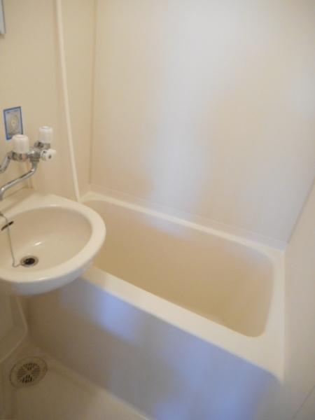 サンクリエート彦根のバス画像