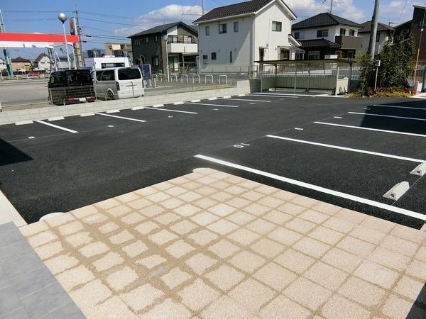 ボンヌ　エトワールの駐車場画像