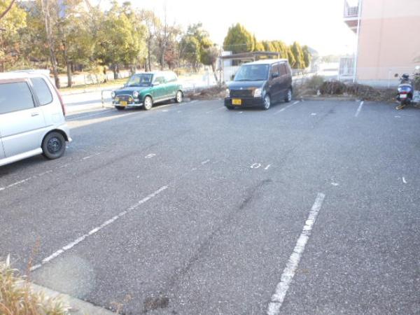 ヴァヤーシェの駐車場画像