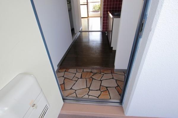 アドニス・ベルロードの玄関画像