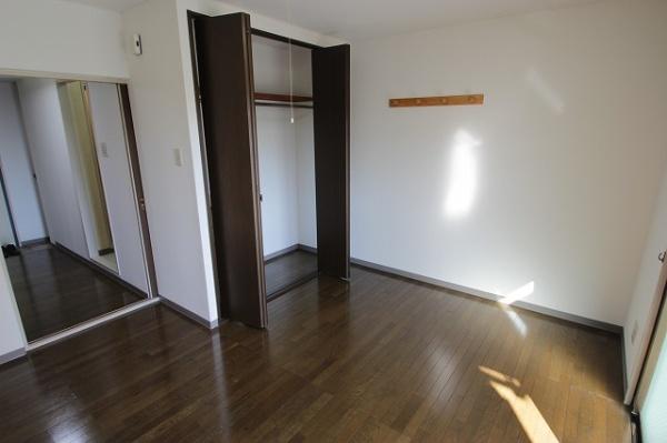 アドニス・ベルロードの洋室画像