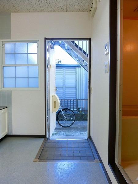 ウイステリアコーポの玄関画像