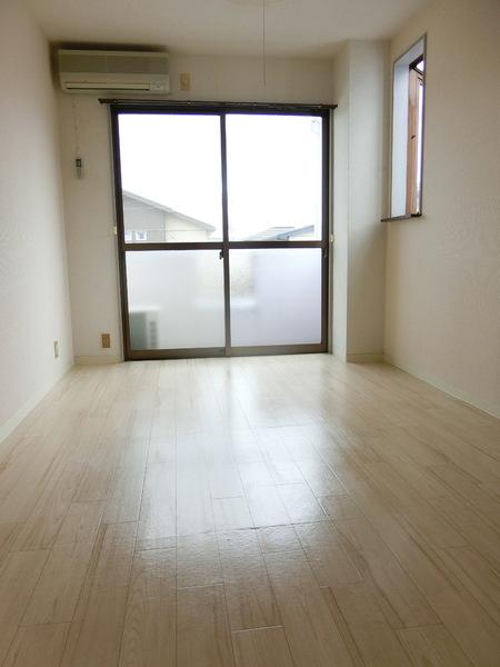 ロイヤル戸賀の洋室画像