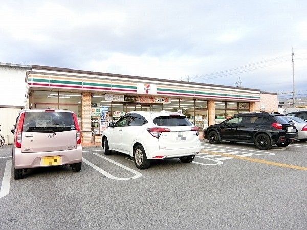 ラポー芹川のコンビニ画像