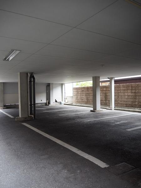 シャトル壱番館の駐車場画像