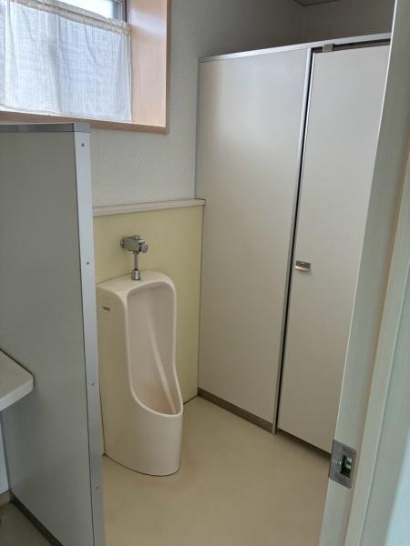 東近江市五個荘山本町の倉庫のトイレ画像