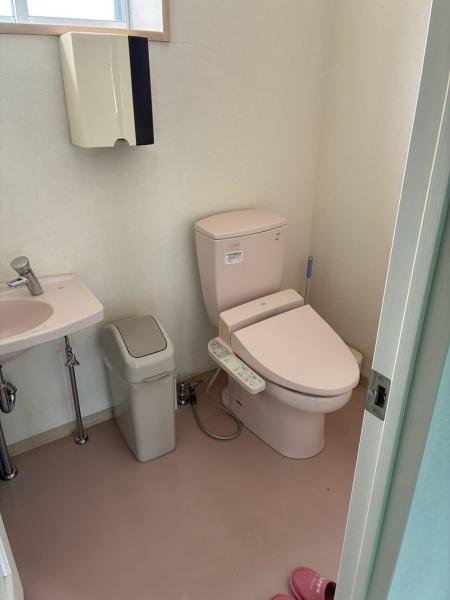 東近江市五個荘山本町の倉庫のトイレ画像