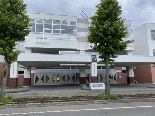 上野幌２条１丁目・戸建の小学校画像