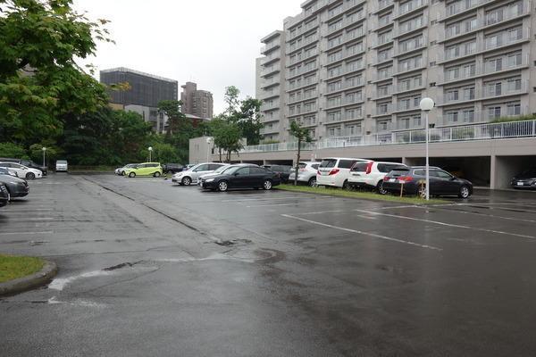ラポール中の島の駐車場画像