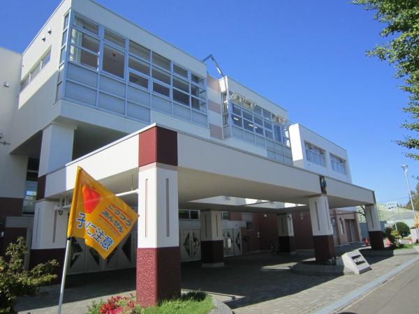 上野幌ファミールハイツ壱番館の小学校画像